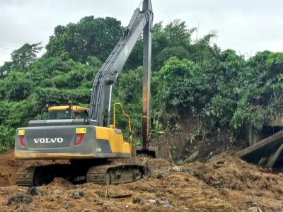 Location d'une pelle Hydraulique avec marteau vibrofonceur