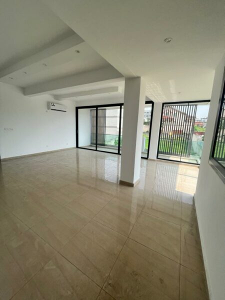 Location d'un appartement 4 pièces de haut standing sur Cocody riviera 4