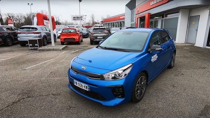 Location d'une Kia Rio Berline bleue