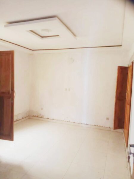 Villa basse de 4 pièces à louer à Bingerville