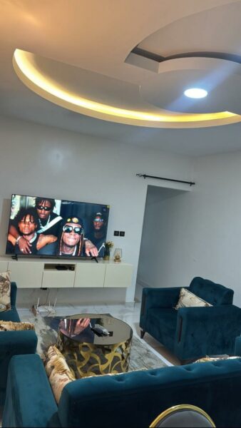 Location 2 pièces à Abata