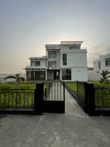 Villa triplex à louer à la riviera golf