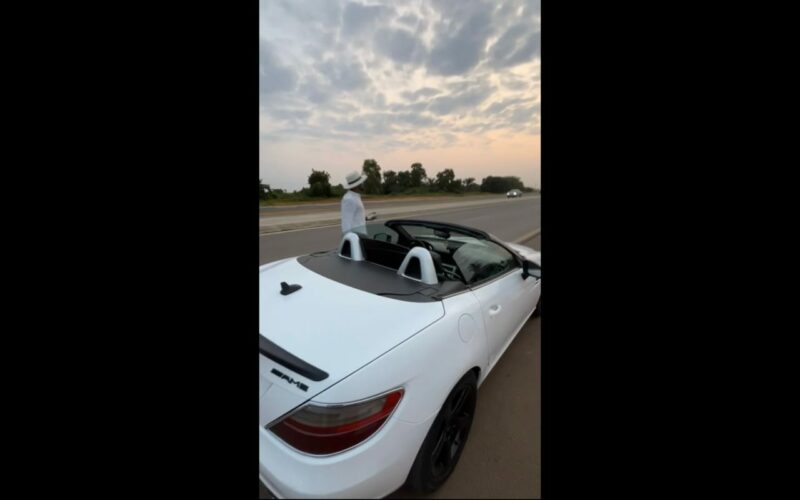 Location d'une MERCEDES SLK CABRIOLET ANNÉE 2015