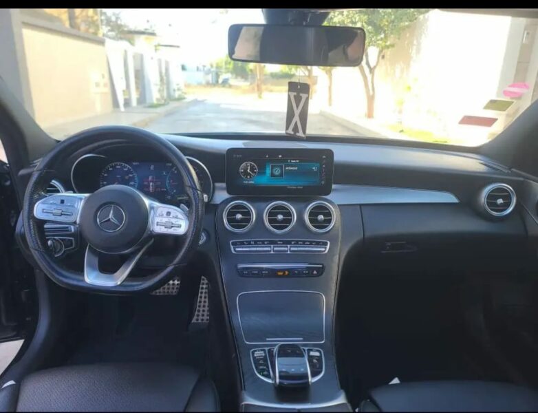 Mercedes E200 à louer