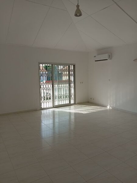 Villa 5 pièces à louer à Bassam