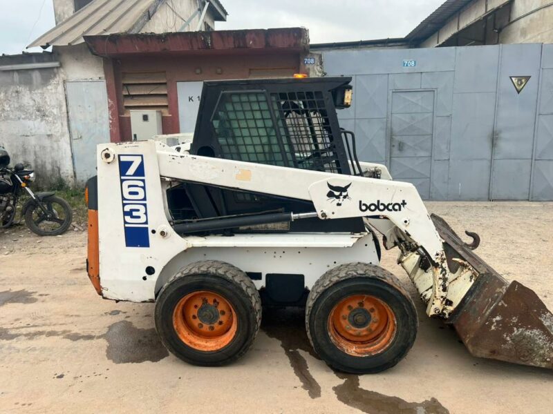 Location de mini Caterpillar bobacat à Bouaké