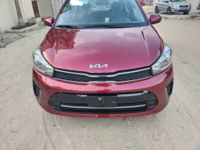 Location d'une Kia Pegas sur Abidjan