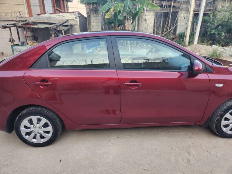 Location d'une Kia Pegas sur Abidjan