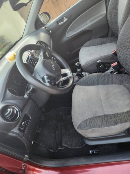 Location d'une Kia Pegas sur Abidjan