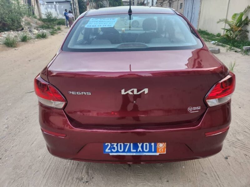 Location d'une Kia Pegas sur Abidjan