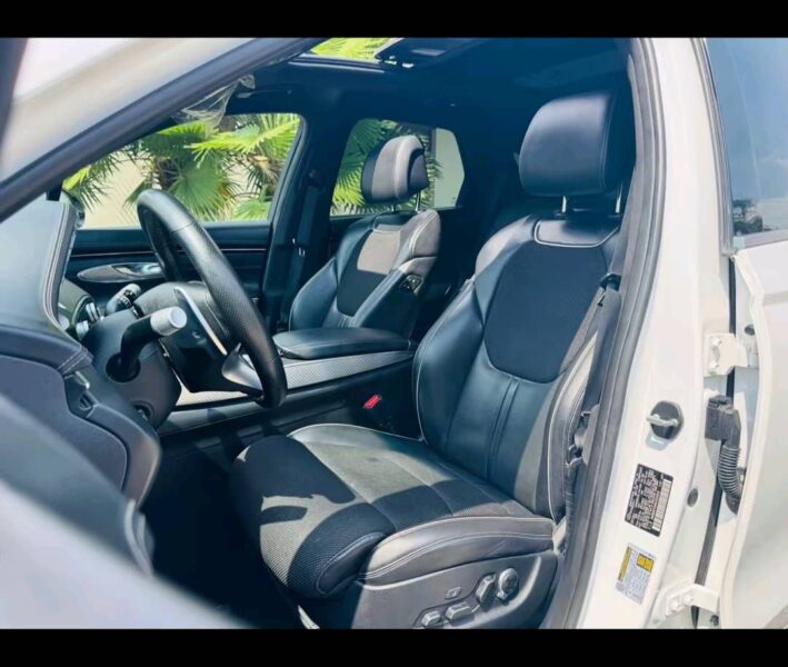 Location d'une Génésis sur Abidjan