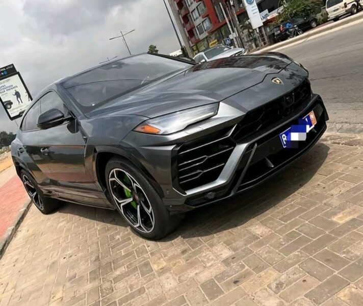 Location d'une Lamborghini Urus sur Abidjan