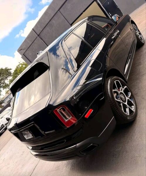 Location d'une Roll Royce Cullinan