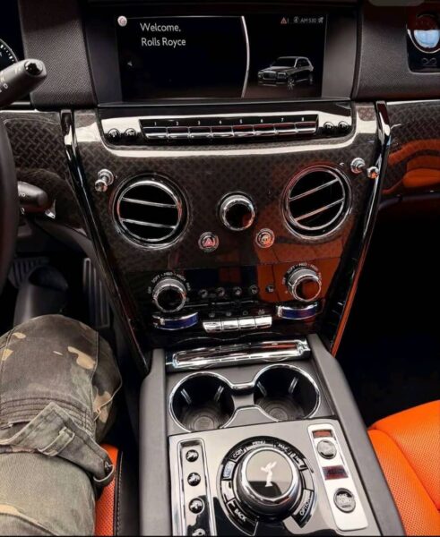 Location d'une Roll Royce Cullinan