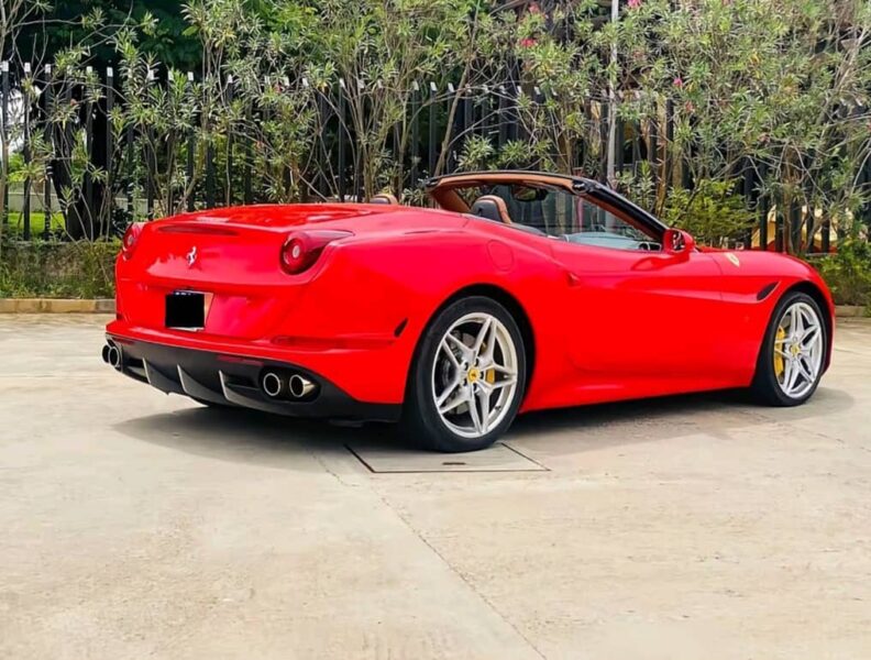 Location d'une Ferrari California