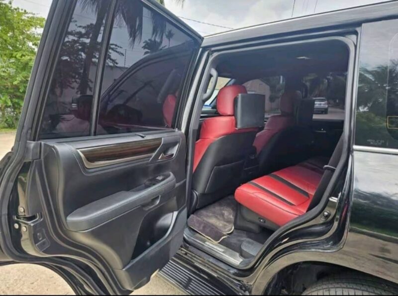 Location d'une Lexus LX 570 sur Abidjan