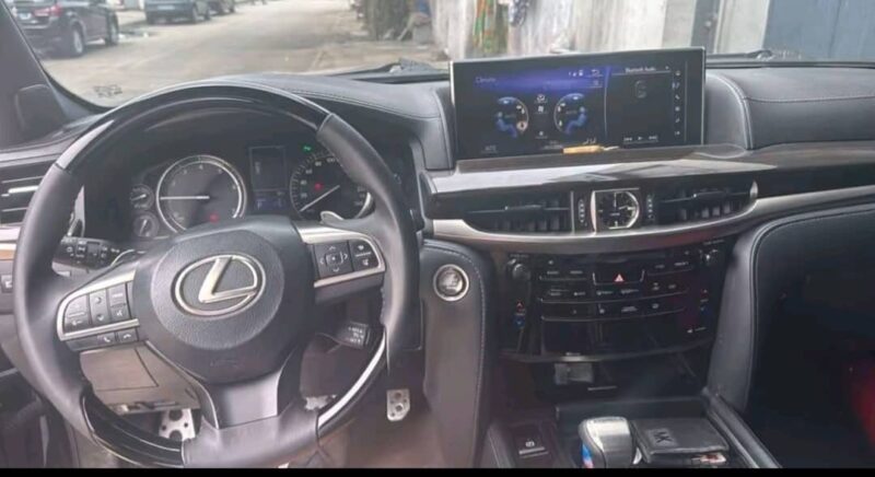 Location d'une Lexus LX 570 sur Abidjan