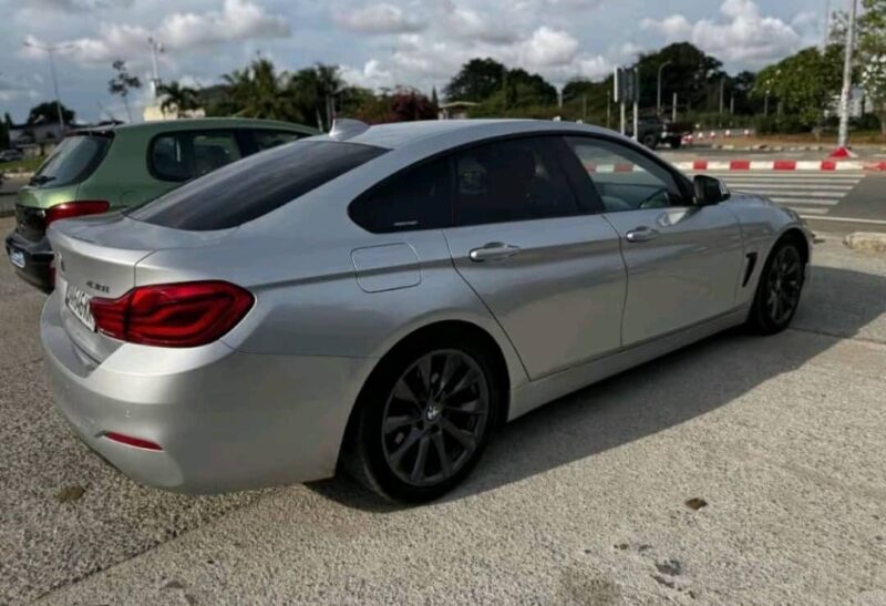 Location d'une BMW 43 OI