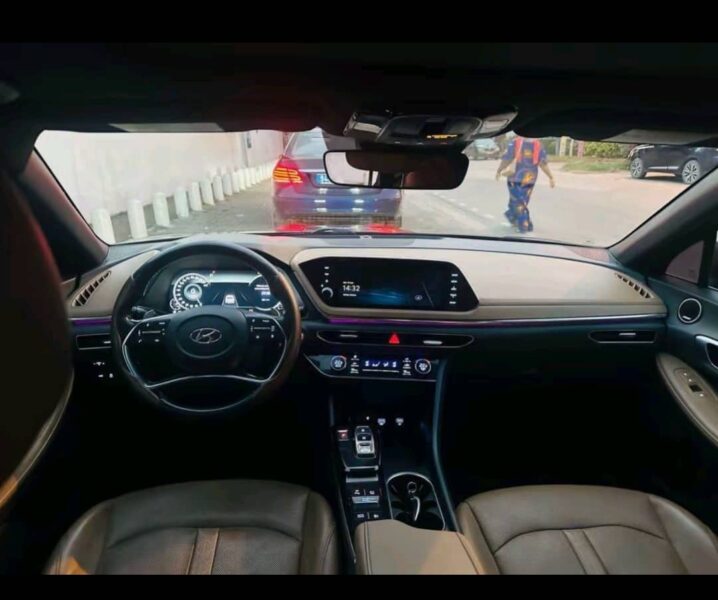Location d'une Sonata 2021 sur Abidjan