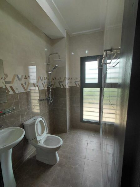 Location d'une Villa duplex de 5 pièces sur Bingerville