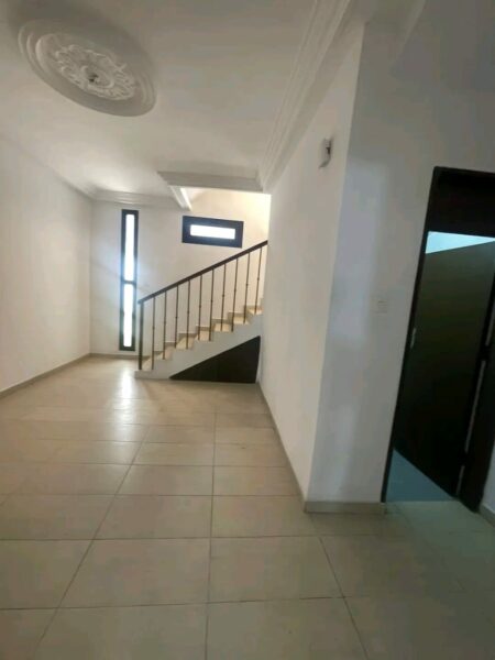 Location d'une Villa Duplex de 6 pièces