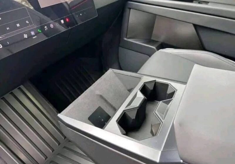 Location de Cybertruck Tesla sur Abidjan