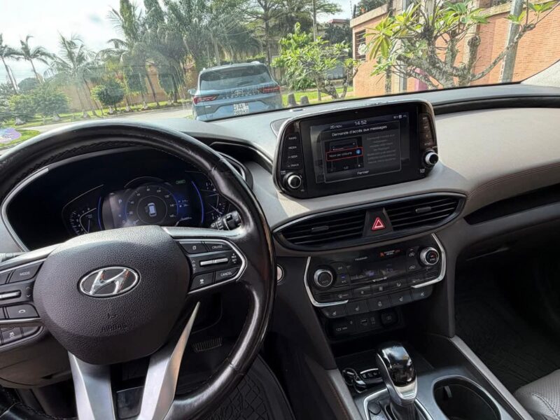 Location d'une Hyundai Santafe sur Abidjan