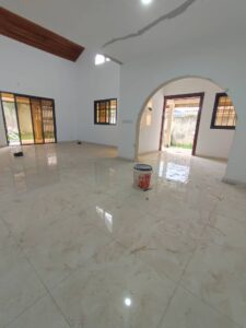 Location d'une Villa Duplex de 6 pièces sur Cocody Riviera Palmeraie