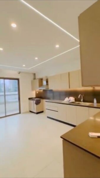 Location d'un appartement 5 pièces de haut standing sur Marcory zone 4