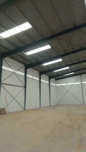 Entrepôt à louer sur Yopougon Zone industrielle