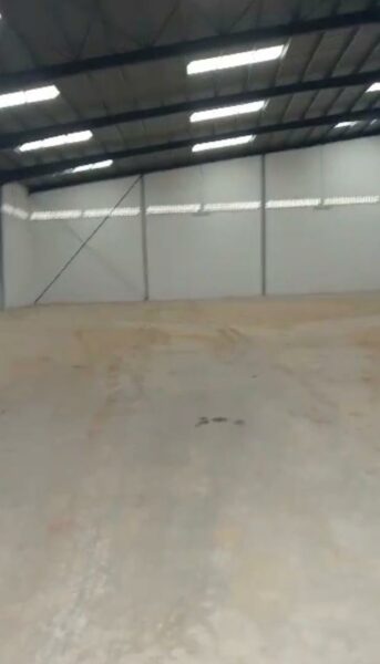 Entrepôt à louer sur Yopougon Zone industrielle