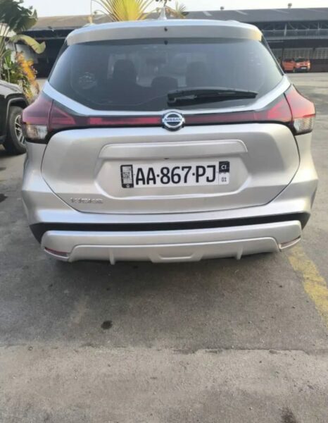 Location d'une Nissan Kicks Grise