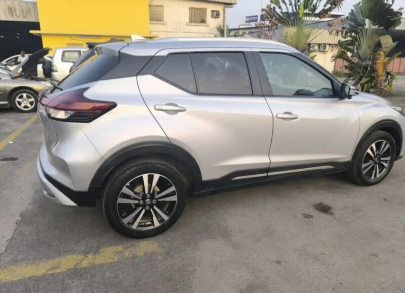 Location d'une Nissan Kicks Grise