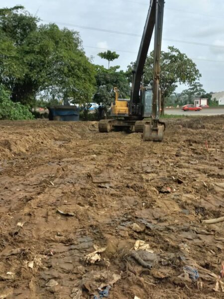 Location d'une pelle Hydraulique avec marteau vibrofonceur