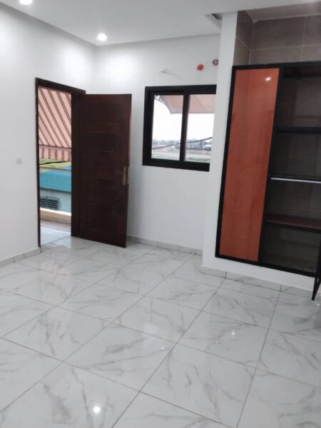 Appartement 3 pièces – 120 m² – Grand-Bassam (Carrefour Aka, côté autoroute Abidjan)