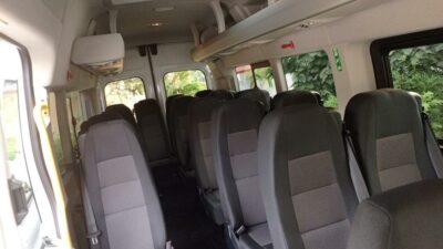 Location de Mini Bus Ford 18 places