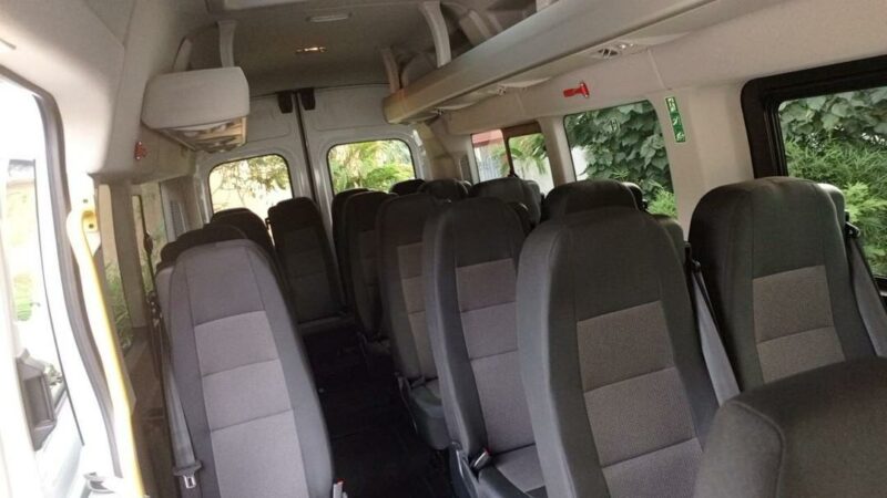 Location de Mini Bus Ford 18 places