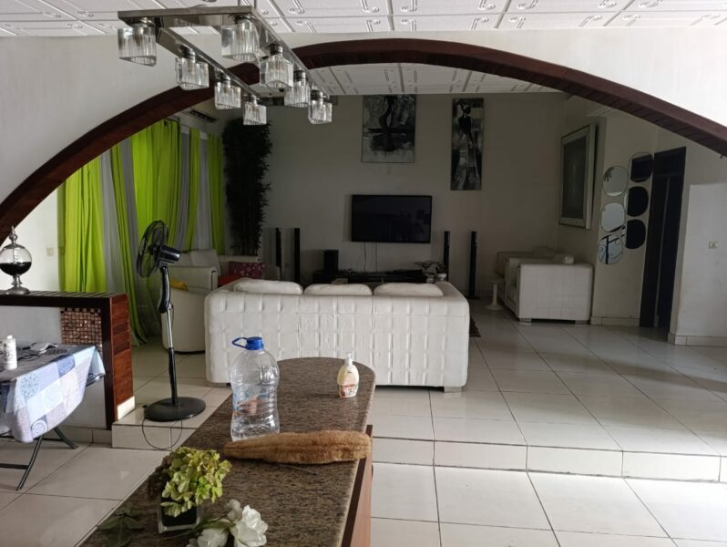 Location d'une villa duplex meublée de 4 pièces sur Abidjan