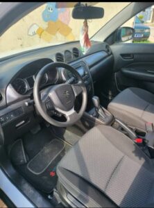 Location d'une Suzuki Vitara grise
