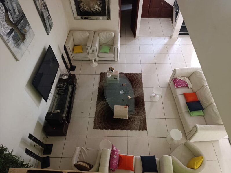 Location d'une villa duplex meublée de 4 pièces sur Abidjan