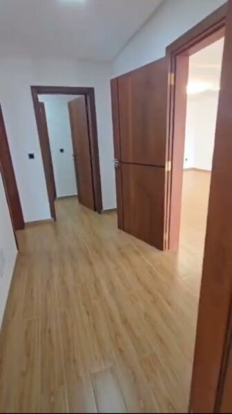 Location d'un appartement de 4 pièces sur Cocody Berverly