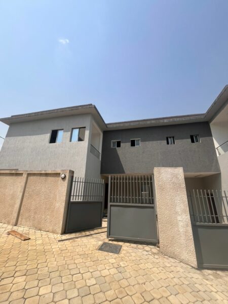 Location d'une villa duplex sublime de 5 pièces sur Cocody Riviera abata