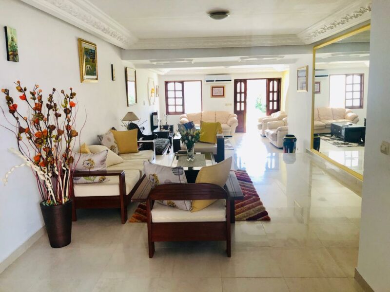 Location d'une sublime villa duplex de 10 pièces sur Riviera