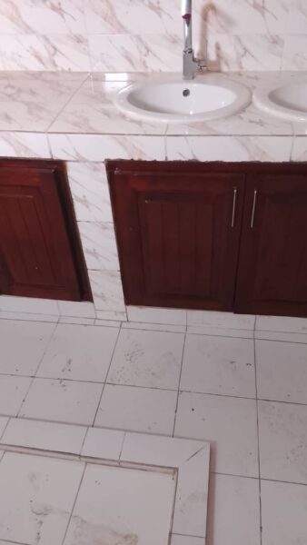 Location d'une villa duplex de 5 pièces sur Bingerville