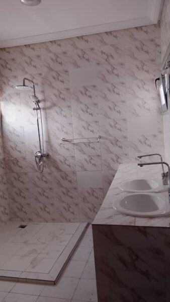 Location d'une villa duplex de 5 pièces sur Bingerville