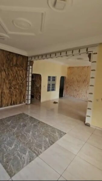 Location d'une villa duplex 9 pièces sur Bingerville zone kessé