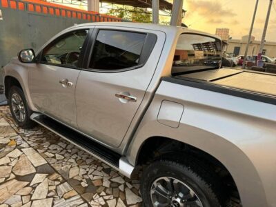 Location d'une Mitsubishi L200 sur abidjan