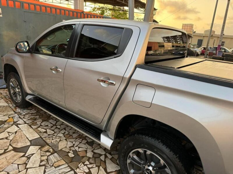 Location d'une Mitsubishi L200 sur abidjan