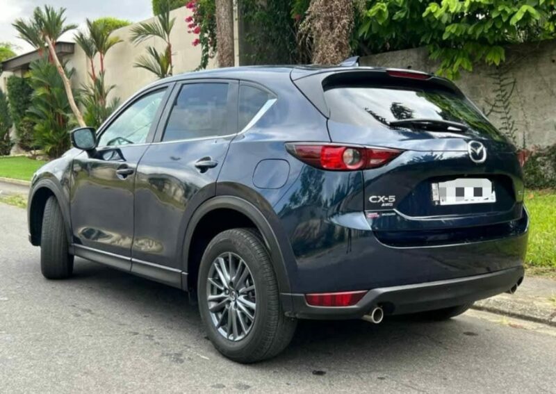 Location d'une Mazda CX5 sur Abidjan