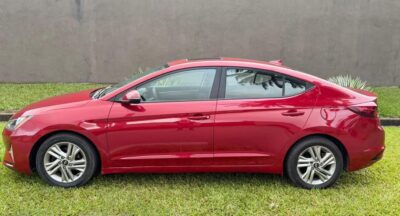 Location d'une Hyundai Elantra sur Abidjan